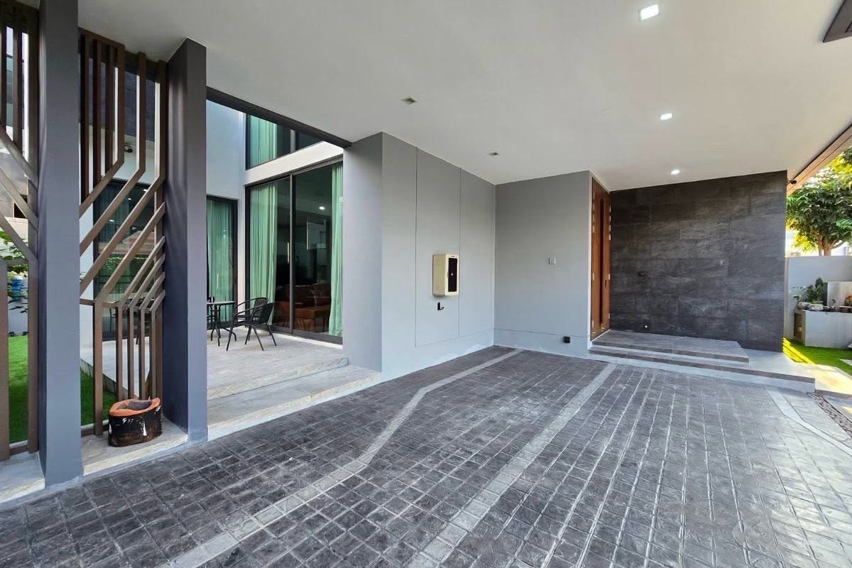 Detached House For Rent