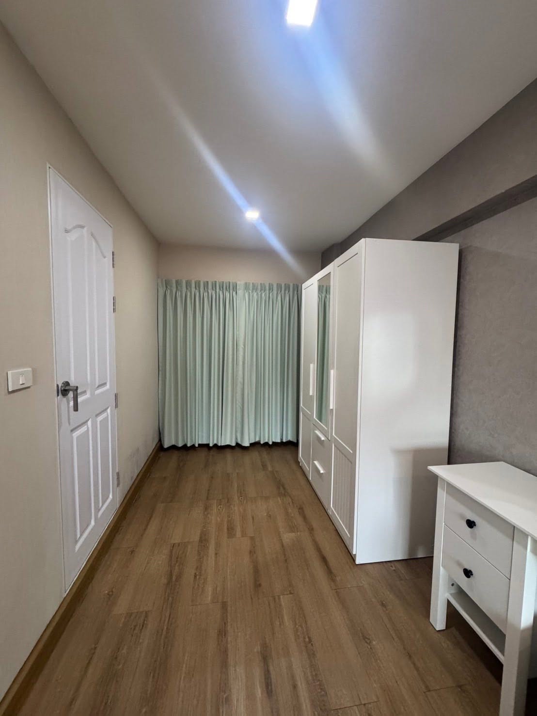 One Bedroom Condo For Rent