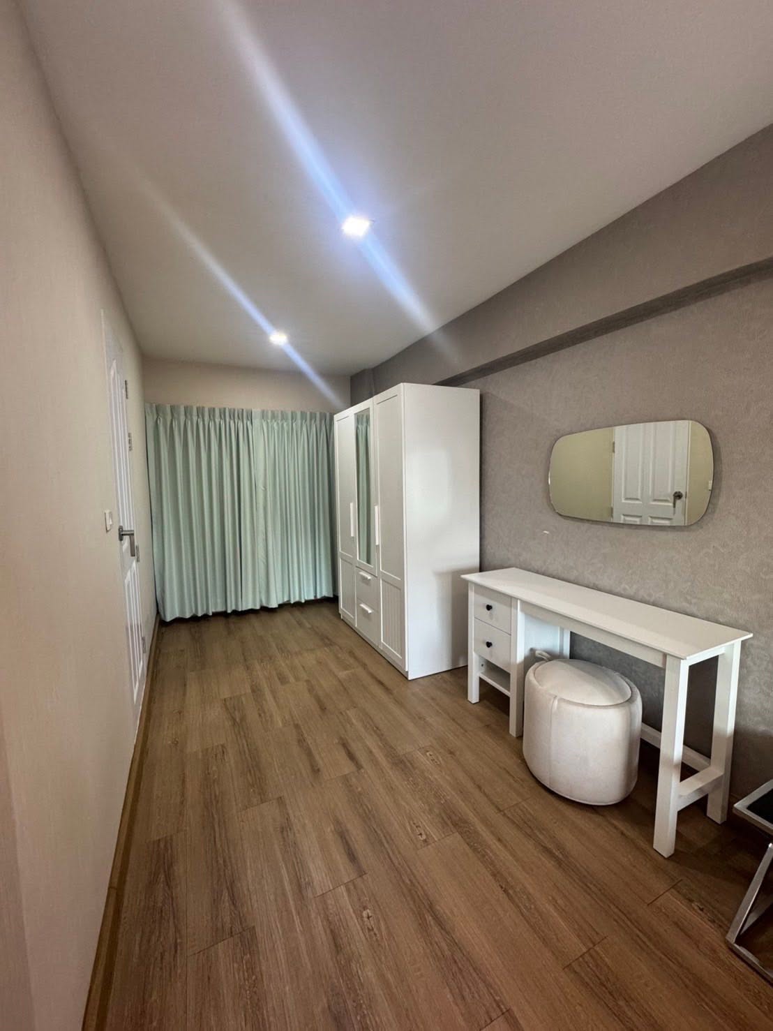 One Bedroom Condo For Rent