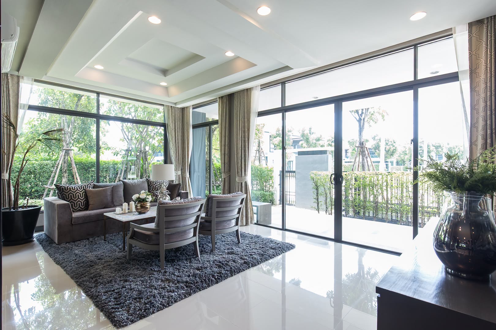Detached House For Rent