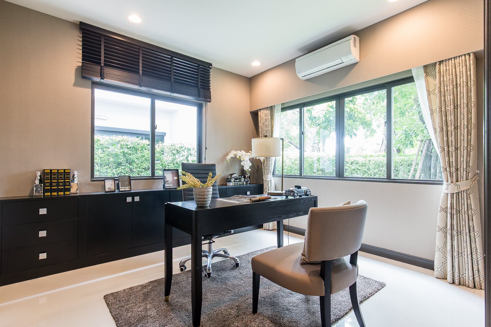 Detached House For Rent