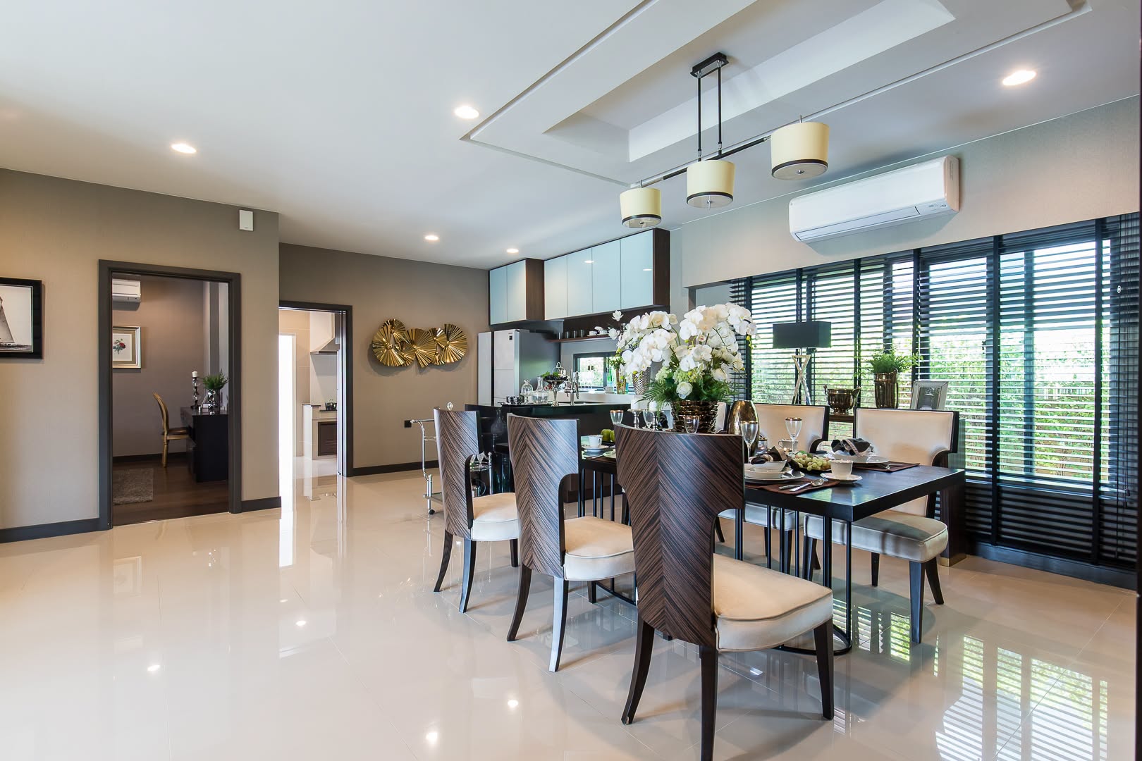Detached House For Rent
