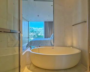 Luxury Two Bed Room Condo For Rent