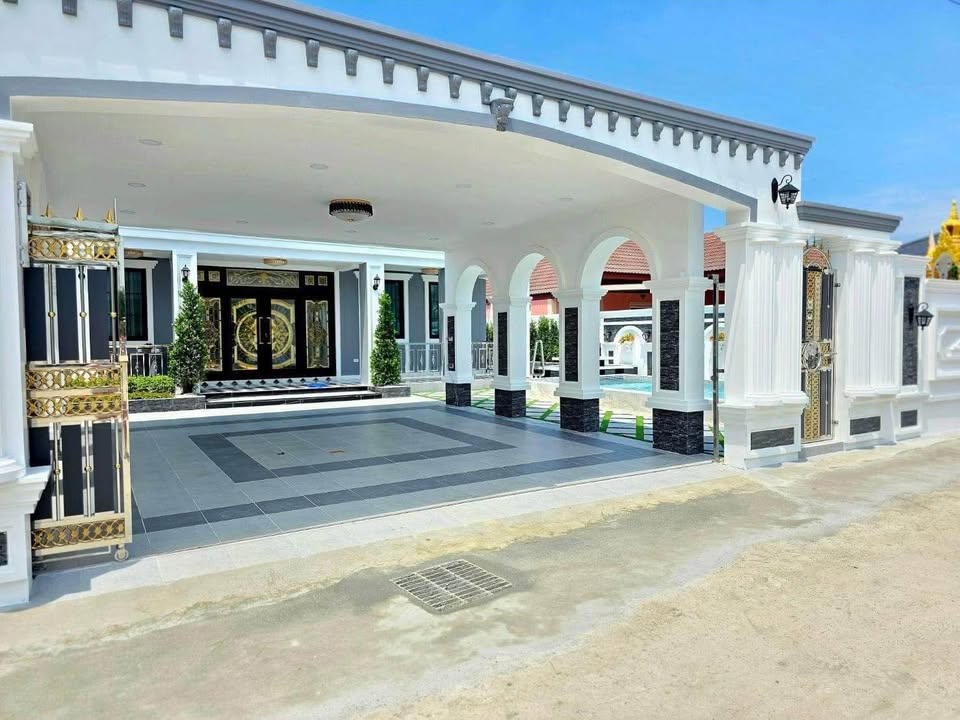 Luxury Big House For Sale