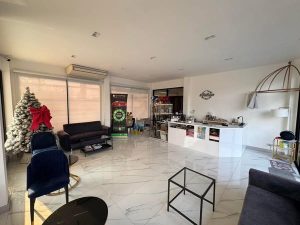 Showroom For Rent