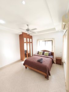 Detached House with Pool For Rent