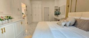 Beautiful House with Pool For Sale