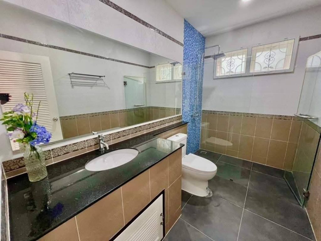 House with Pool For Rent