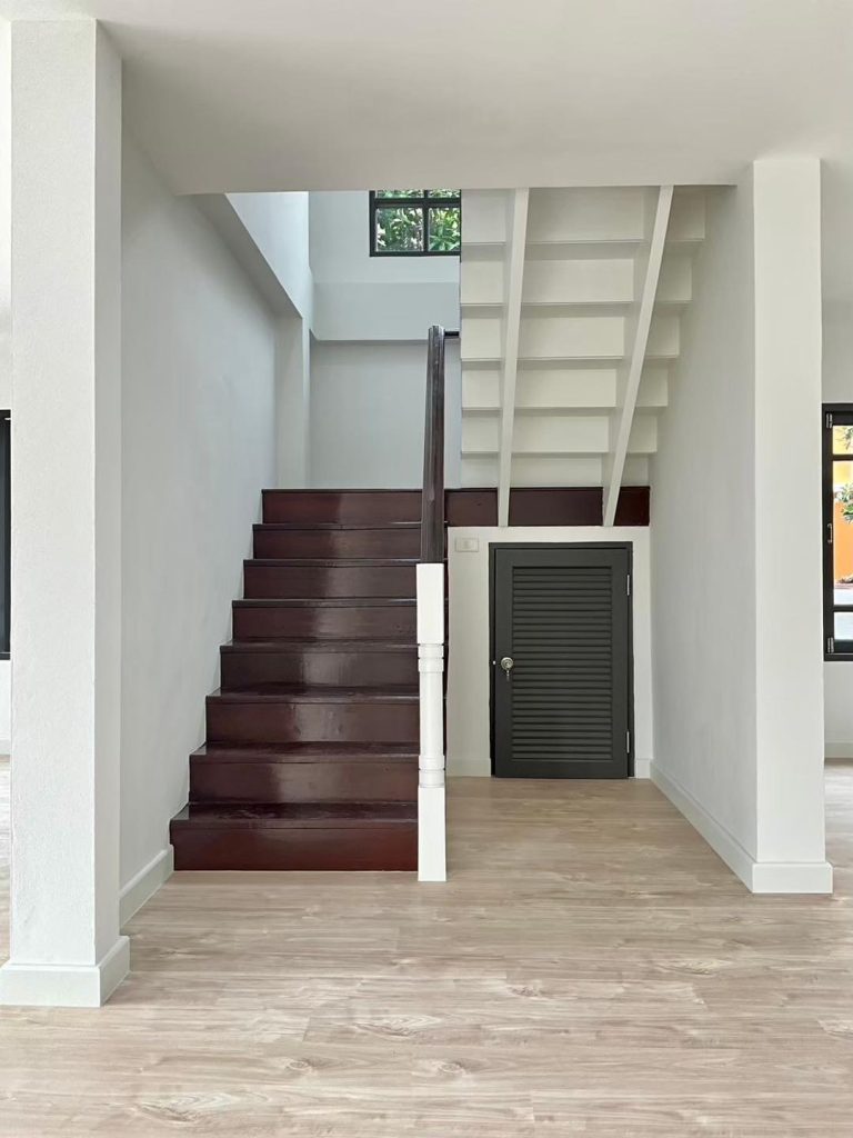 Detached House for Sale
