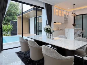 House with Pool For Sale