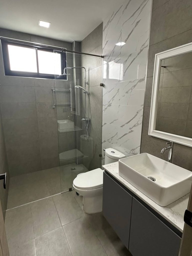 House with Pool For Rent