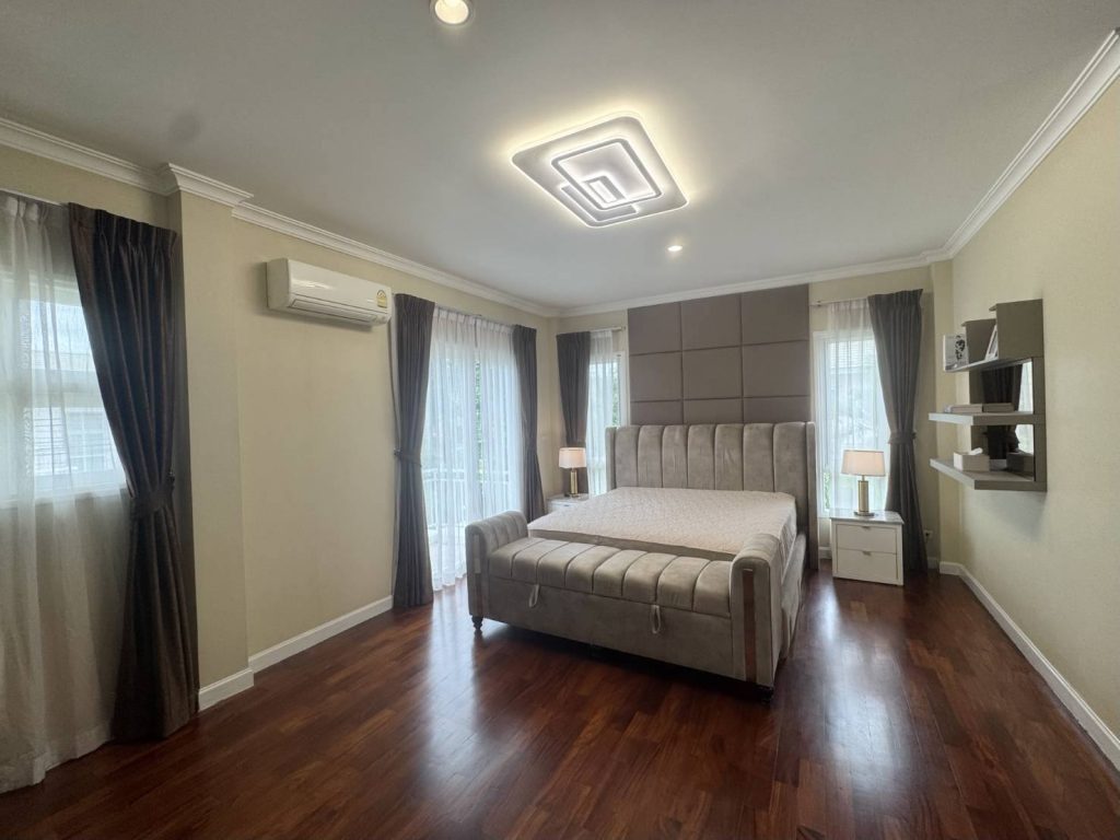 Detached House For Rent
