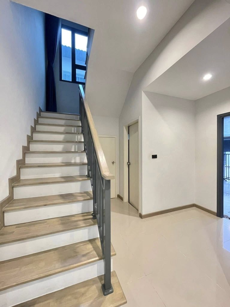 Detached House For Rent