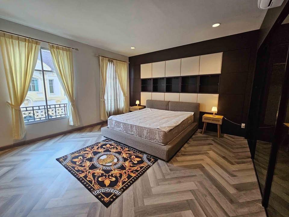Luxurious Townhouse For Rent