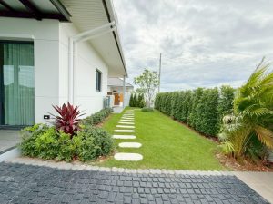 House with Pool For Sale