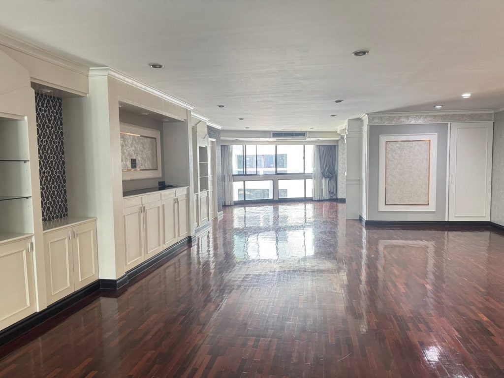 Large Three Bed Room Apartment For Rent