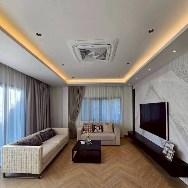 Detached House For Rent