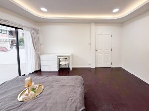 Detached House For Rent