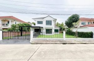 Detached House for Sale