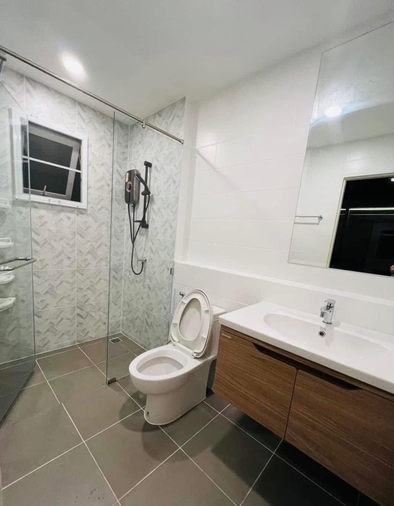 Detached House for Sale