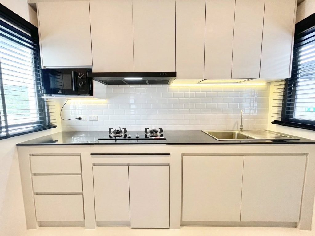 Detached House For Rent