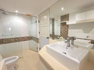 Large Three Bedroom Apartment For Rent