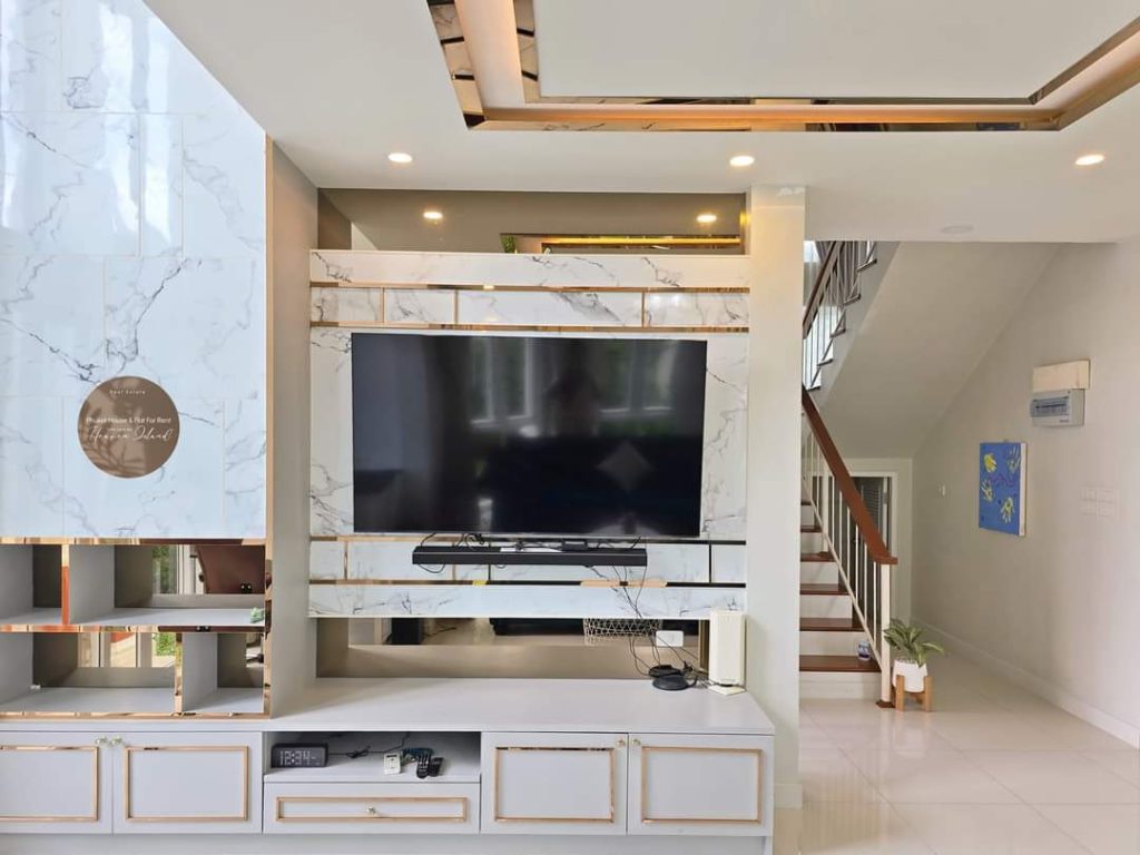 Detached House For Rent