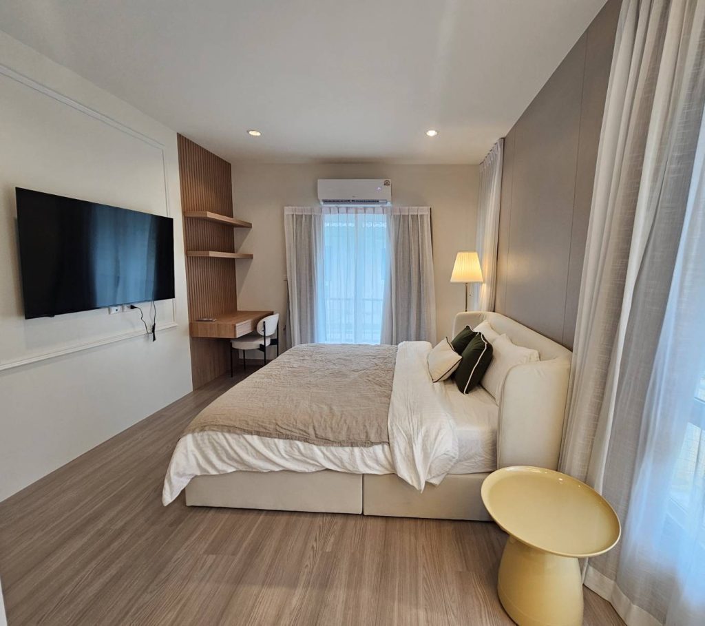 Detached House For Rent