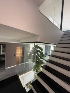 Four Storey Building Office For Rent