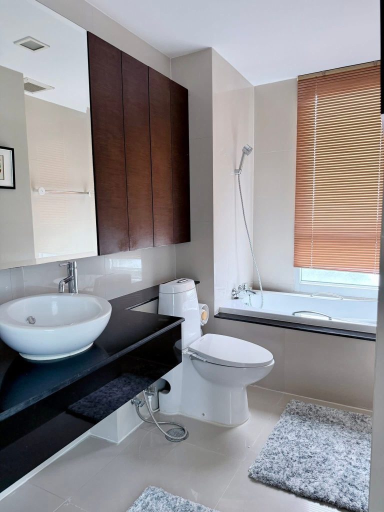 Large Three Bed Room Apartment For Rent