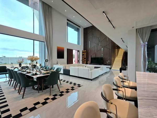 Luxury Pool Villa For Sale