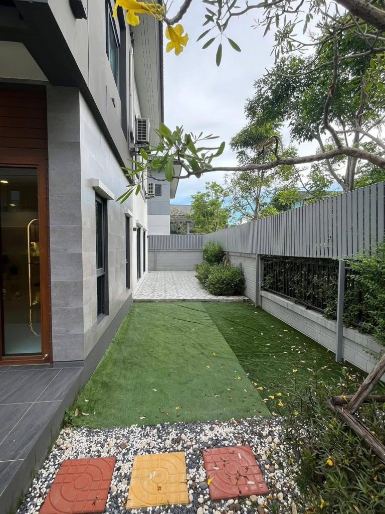 Luxury Detached House For Rent