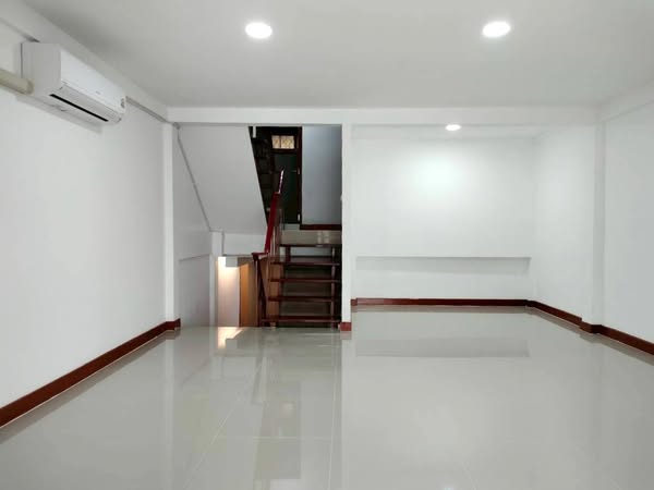 Townhouse For Rent
