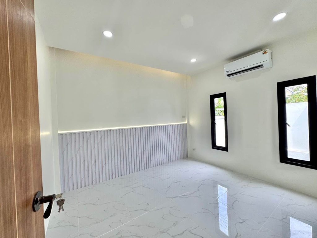 Detached House For Sale