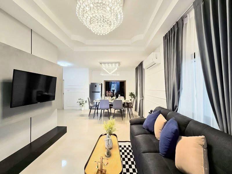 Detached House For Rent