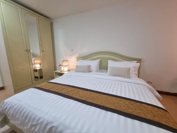 Studio Bedroom Condo For Rent