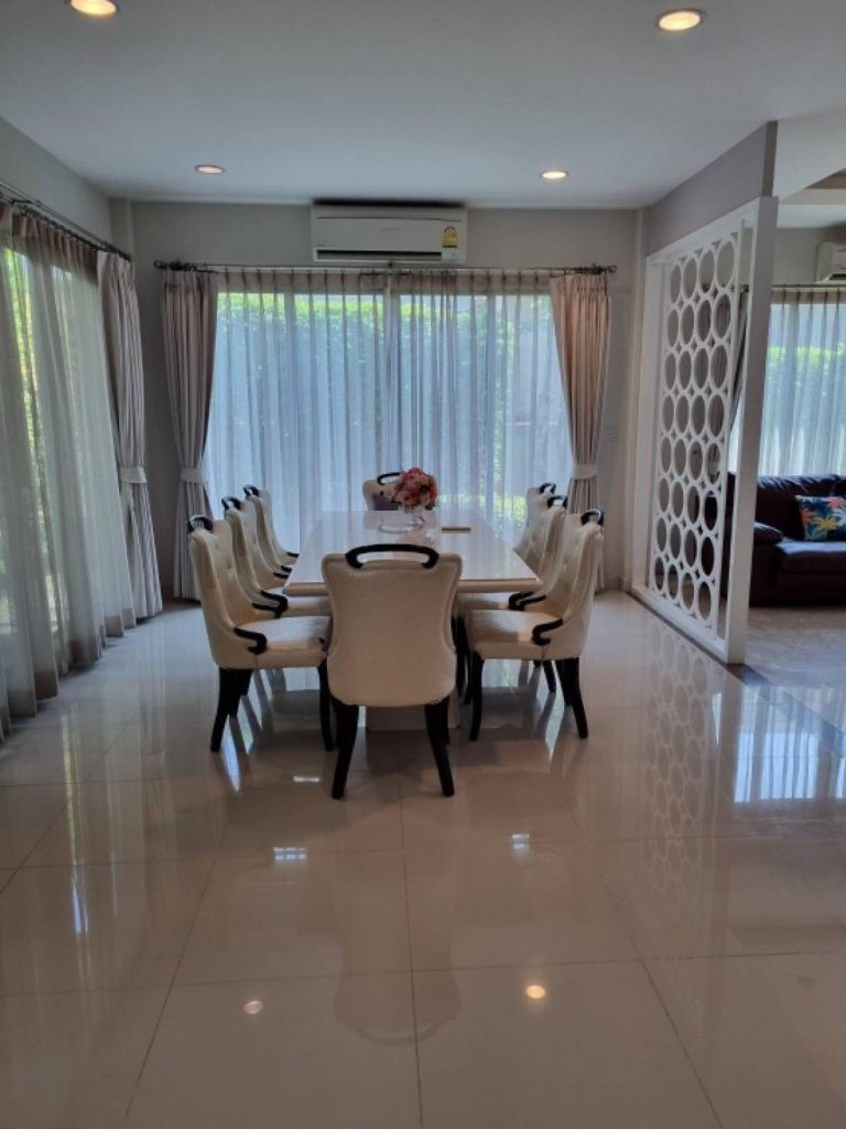Detached House For Rent