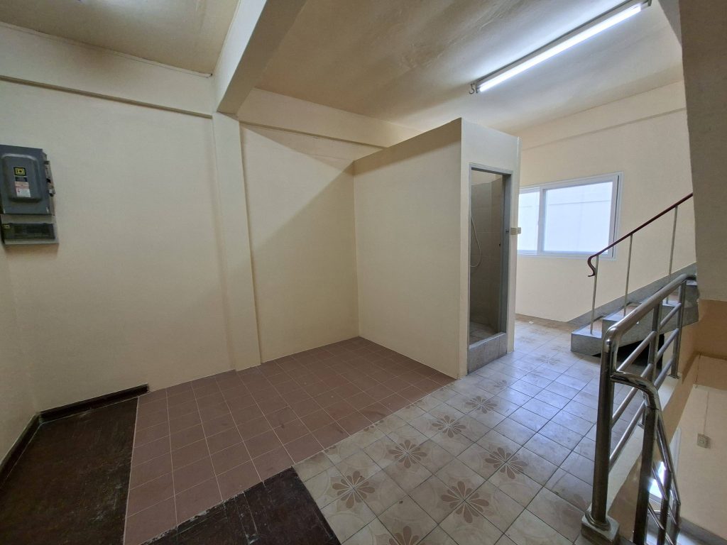 Office/Shop Building For Rent