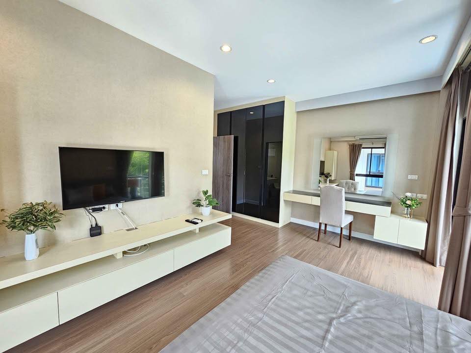 Detached House For Rent